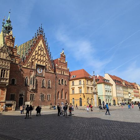 3-Bedroom Apt In Town Square ヴロツワフ エクステリア 写真