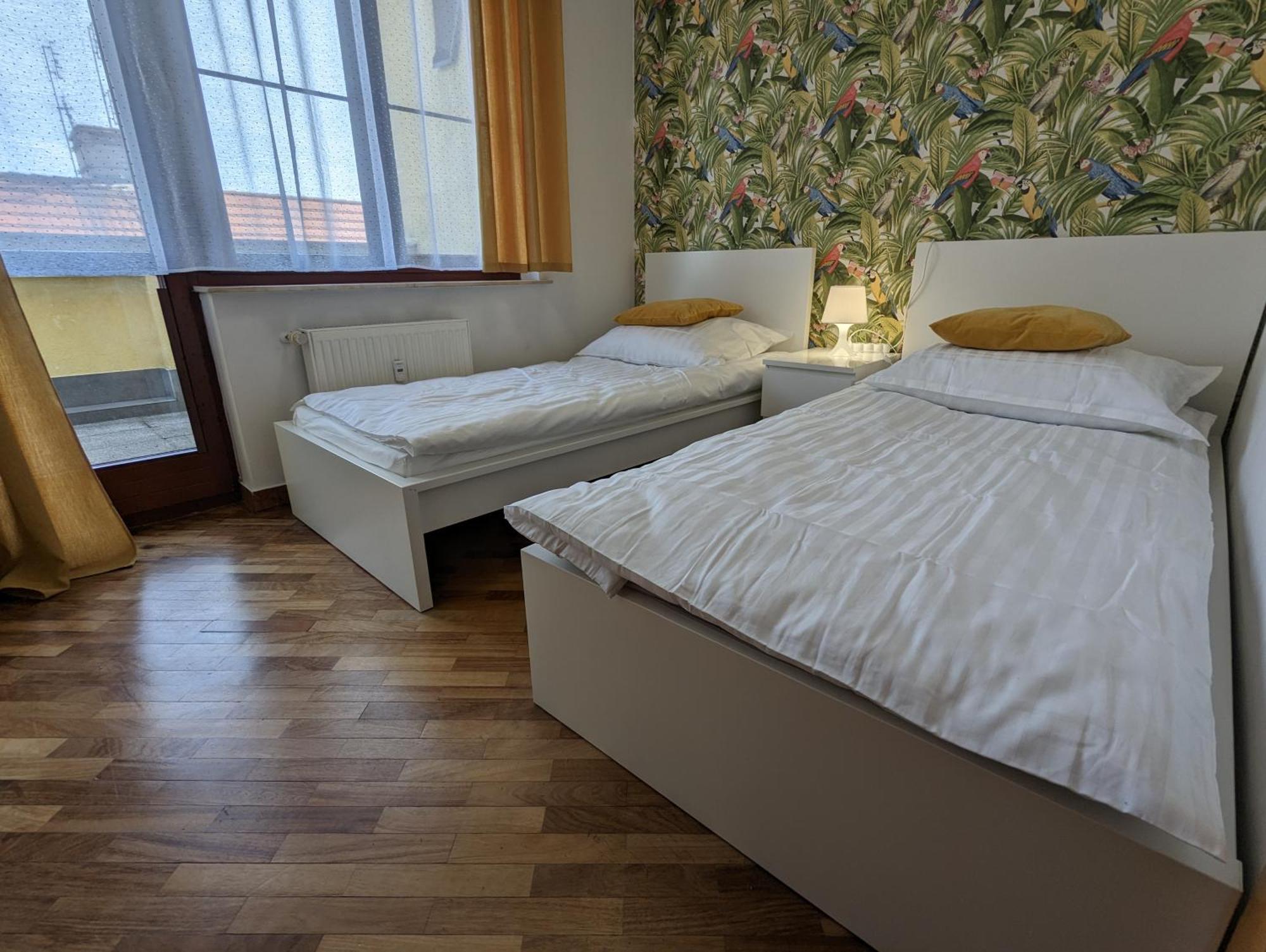 3-Bedroom Apt In Town Square ヴロツワフ エクステリア 写真