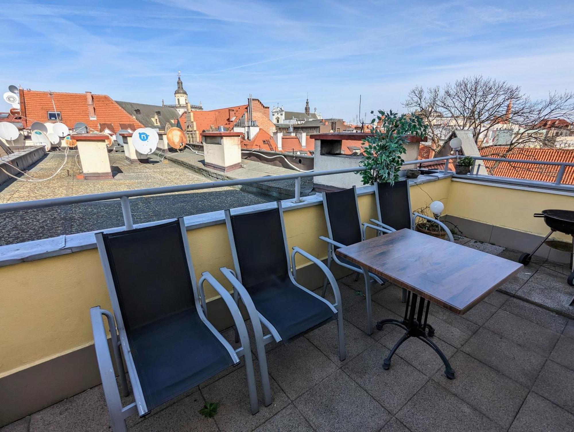 3-Bedroom Apt In Town Square ヴロツワフ エクステリア 写真