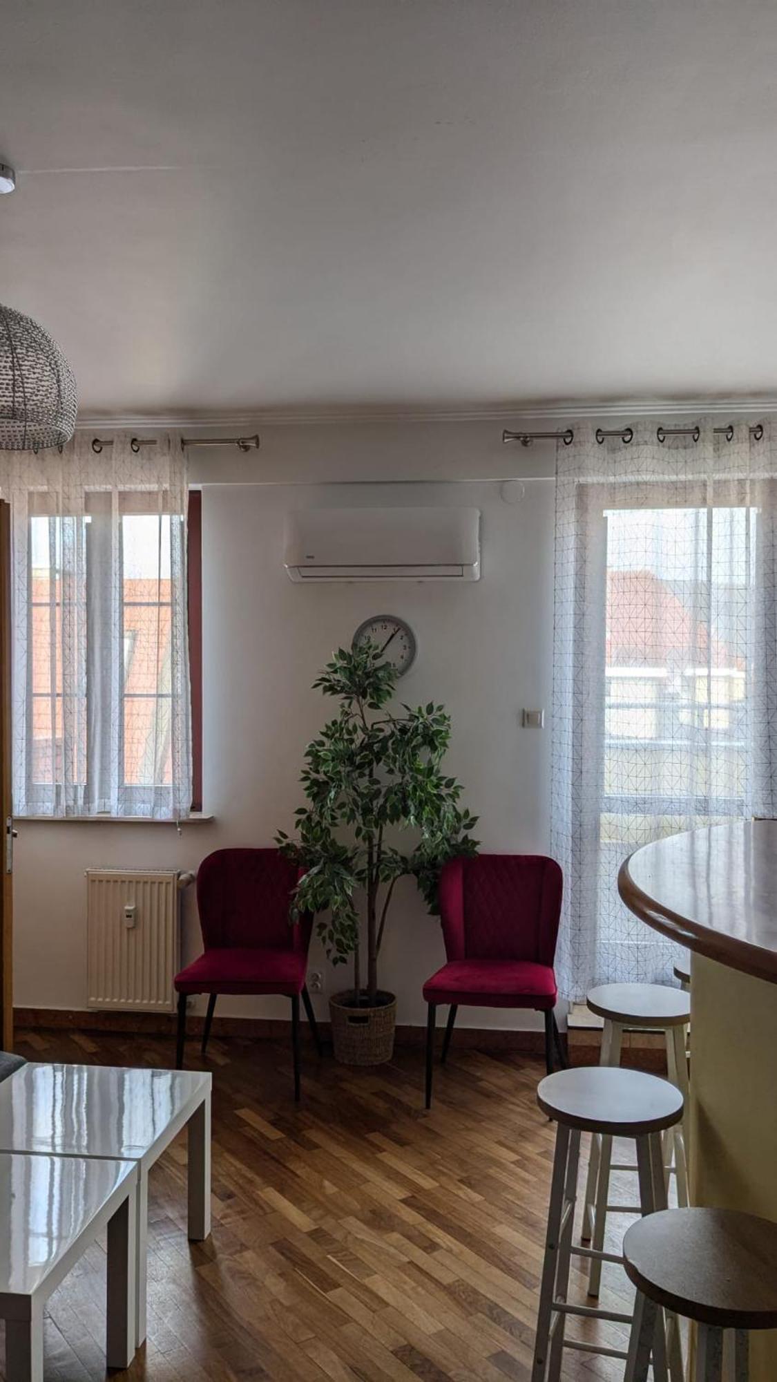 3-Bedroom Apt In Town Square ヴロツワフ エクステリア 写真